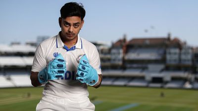 दलीप ट्रॉफी में विस्फोटक शतक ठोकने वाले इशान किशन को टीम में मिली जगह, इस भारतीय खिलाड़ी से मिलेगी टक्कर फोटोशूट के दौरान इशान किशन