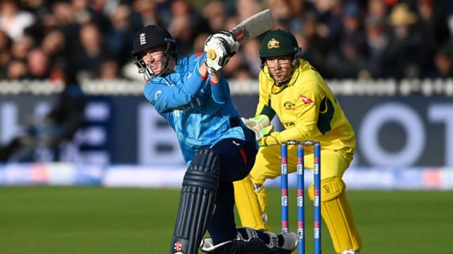 ENG vs AUS : इंग्लैंड ने लॉर्ड्स में ऑस्ट्रेलिया को 186 रन से रौंदा, 1975 के बाद पहली बार कंगारुओं के साथ हुआ ऐसा खिलवाड़, 2-2 की बराबरी पर आई सीरीज ENG vs AUS वनडे मैच में शॉट खेलते हैरी ब्रुक