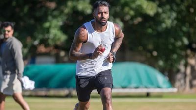 हार्दिक पंड्या रेड बॉल से क्यों कर रहे हैं जमकर प्रैक्टिस? भारत के पूर्व खिलाड़ी ने कानपुर टेस्ट मैच के बीच बताई असली वजह, कहा - उसके पास... रेड बॉल से अभ्यास के दौरान हार्दिक पंड्या (फोटो क्रेडिट - इन्स्टाग्राम हार्दिक पंड्या)