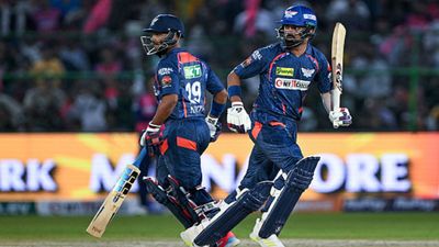 IPL 2025 रिटेंशन से पहले लखनऊ सुपर जायंट्स के बल्लेबाज ने उड़ाया गर्दा, 17 बाउंड्री के दम पर ठोकी तूफानी सेंचुरी, टीम को दिलाई 74 रन से धमाकेदार जीत निकोलस पूरन (बाएं) का आईपीएल रिटेंशन से पहले कैरेबियन प्रीमियर लीग में धमाका