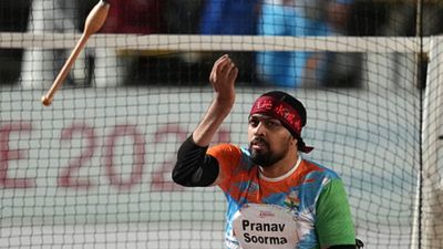 'जीवन चुनौती है, लेकिन आपको इससे लड़ना होगा', पेरिस पैरालिंपिक में सिल्वर मेडल जीतने के बाद इमोशनल हुए प्रणव सूरमा, दिल से निकली बात SportsTak Hindi