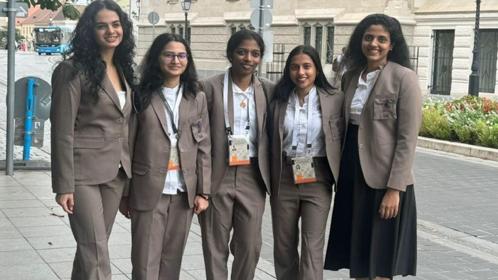 चेस ओलिंपियाड में भारत के ऐतिहासिक गोल्ड जीतने पर इमोशनल हुई सबसे डी हरिका, कहा- मैं 20 साल से खेल रही हूं, मगर...   चेस ओलिंपियाड में भारत के ऐतिहासिक गोल्ड जीतने पर इमोशनल हुई सबसे डी हरिका, कहा- मैं 20 साल से खेल रही हूं, मगर...