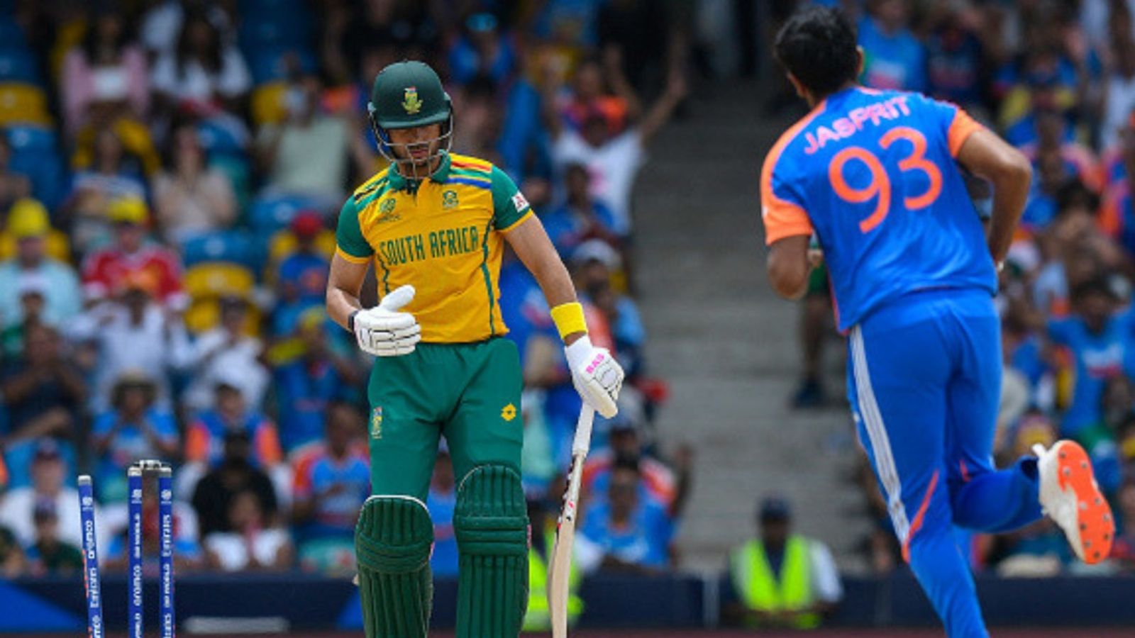 IPL Auction से पहले मुंबई इंडियंस की फ्रेंचाइजी ने इस खिलाड़ी पर बरसाए करोड़ों, साउथ अफ्रीका में लगी सबसे बड़ी बोली IPL Auction से पहले मुंबई इंडियंस की फ्रेंचाइजी ने इस खिलाड़ी पर बरसाए करोड़ों, साउथ अफ्रीका में लगी सबसे बड़ी बोली