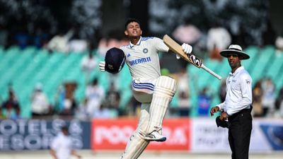 Yashasvi Jaiswal : यशस्वी जायसवाल के पास टेस्ट में किंग बनने का बड़ा मौक़ा, जो रूट को पछाड़ने के लिए 7 टेस्ट मैचों में करना होगा ऐसा यशस्वी जायसवाल