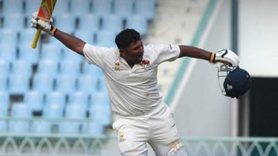 Irani Cup: सरफराज खान के 221 रन की बदौलत मुंबई 500 के पार, रहाणे भी छाए, रेस्ट ऑफ इंडिया से अकेले लड़े मुकेश कुमार SportsTak Hindi