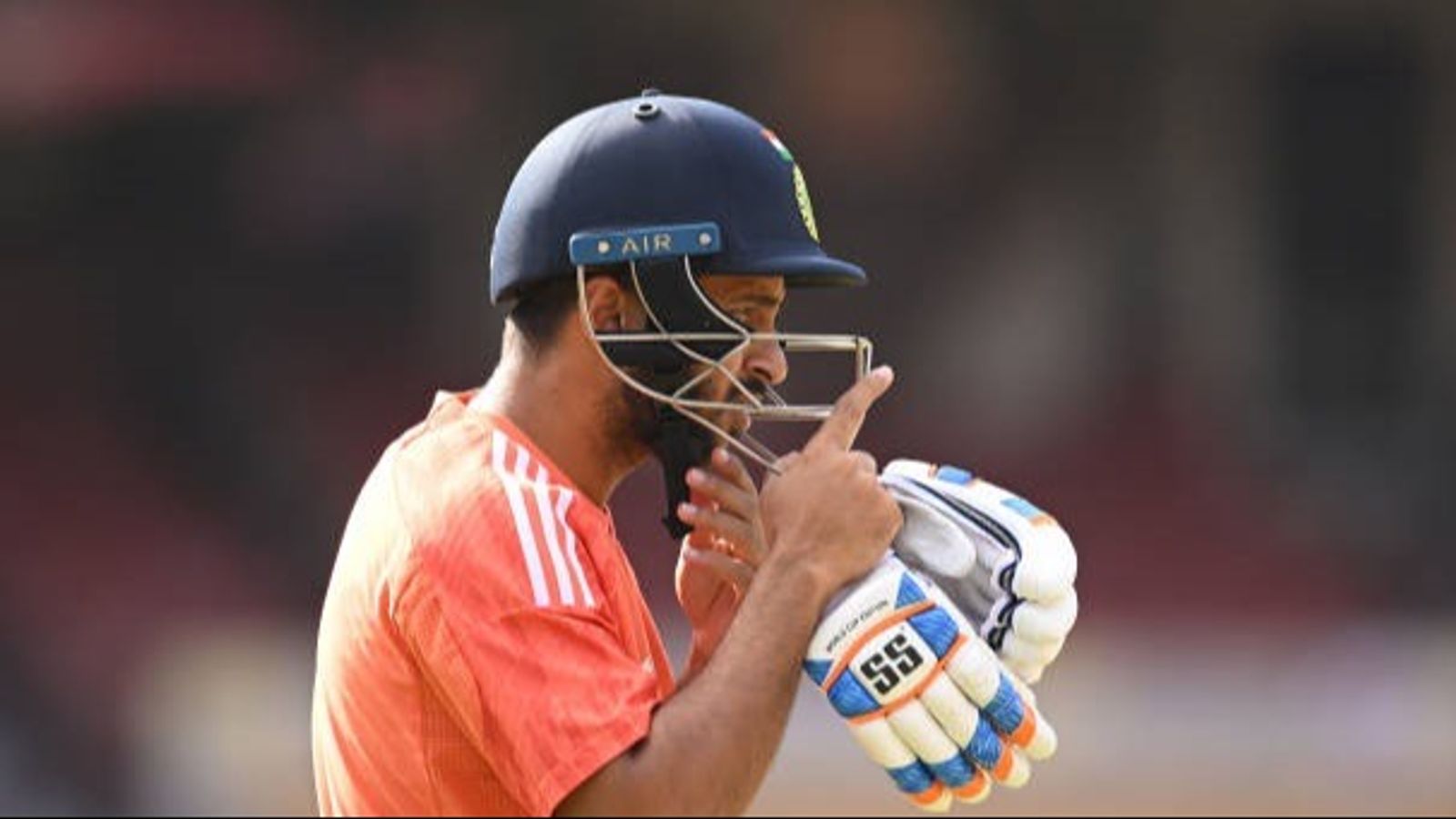 Irani Cup : बुखार के बावजूद बैटिंग करने उतरा ये धुरंधर, ईरानी कप के बीच अस्पताल में भर्ती हुआ भारतीय खिलाड़ी, जानें क्या है मामला ? Irani Cup : बुखार के बावजूद बैटिंग करने उतरा ये धुरंधर, ईरानी कप के बीच अस्पताल में भर्ती हुआ भारतीय खिलाड़ी, जानें क्या है मामला ?