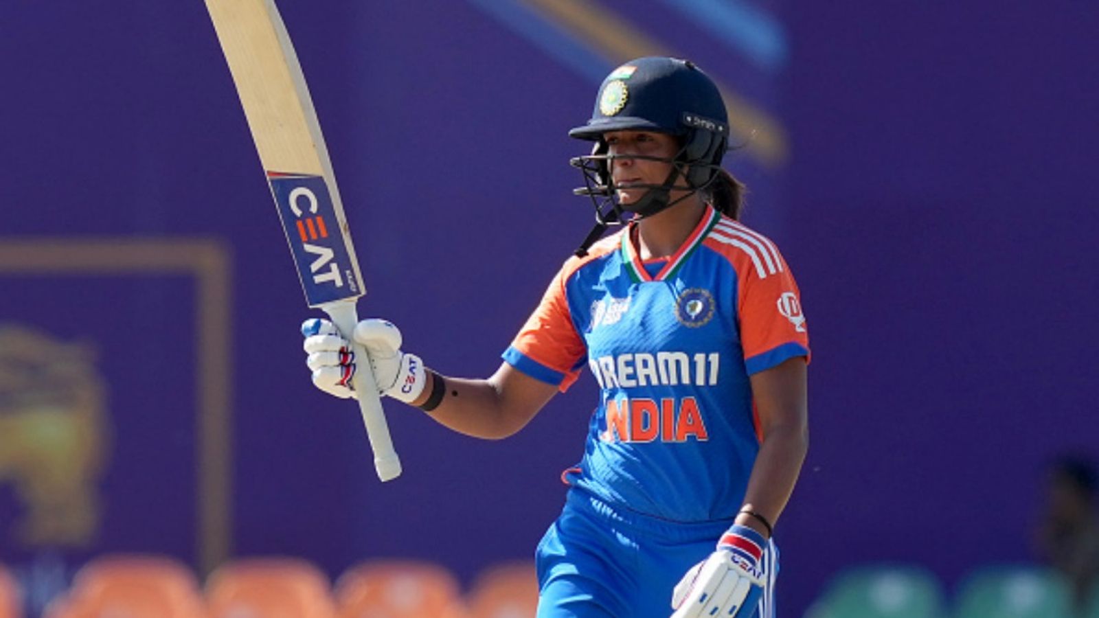 T20 World Cup 2024 में क्या नंबर-3 पर बैटिंग करेंगी हरमनप्रीत कौर ? कोच ने कहा - स्कोरकार्ड देखो और फिर... T20 World Cup 2024 में क्या नंबर-3 पर बैटिंग करेंगी हरमनप्रीत कौर ? कोच ने कहा - स्कोरकार्ड देखो और फिर...