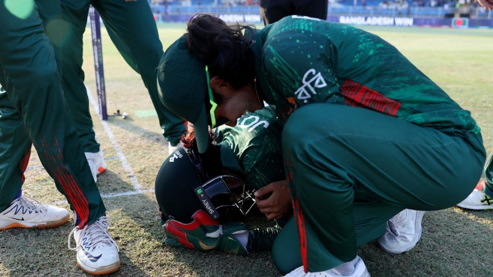 बांग्लादेशी कप्तान के निकले आंसू, बीच मैदान फूट-फूटकर रो पड़ीं, T20 World Cup 2024 के ओपनिंग मैच में क्या हुआ? बांग्लादेशी कप्तान के निकले आंसू, बीच मैदान फूट-फूटकर रो पड़ीं, T20 World Cup 2024 के ओपनिंग मैच में क्या हुआ?