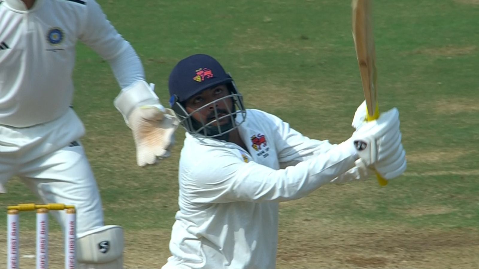 Irani Cup: रेस्ट ऑफ इंडिया ने 23 रन में आखिरी 6 विकेट खोकर गंवाया पहली पारी में बढ़त का मौका, पृथ्वी शॉ ने फिफ्टी ठोक मुंबई को खिताब के करीब पहुंचाया Irani Cup: रेस्ट ऑफ इंडिया ने 23 रन में आखिरी 6 विकेट खोकर गंवाया पहली पारी में बढ़त का मौका, पृथ्वी शॉ ने फिफ्टी ठोक मुंबई को खिताब के करीब पहुंचाया