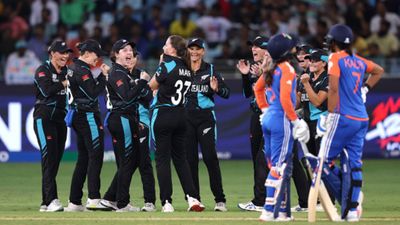 IND vs NZ: न्यूजीलैंड ने भारत को 58 रन से धूल चटाकर तोड़ा लगातार 10 हार का सिलसिला, हरमनप्रीत की टीम इंडिया ने आसानी से घुटने टेके SportsTak Hindi