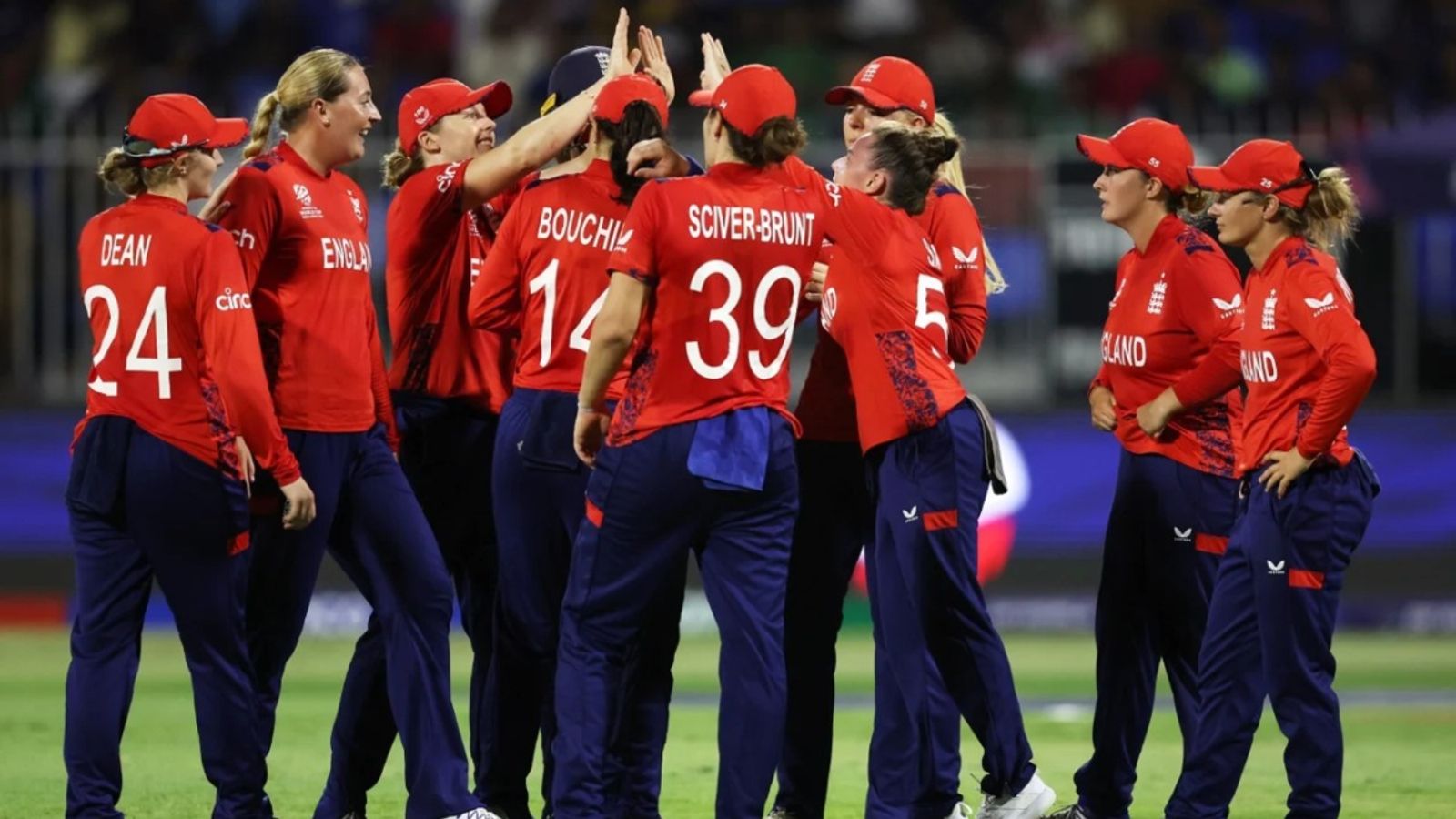Women T20 World Cup: बांग्लादेश का उलटफेर का सपना टूटा, इंग्लैंड ने बॉलर्स के दम पर मारी बाजी, 21 रन से जीता मुकाबला Women T20 World Cup: बांग्लादेश का उलटफेर का सपना टूटा, इंग्लैंड ने बॉलर्स के दम पर मारी बाजी, 21 रन से जीता मुकाबला