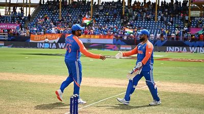 T20 World Cup 2024 के फाइनल में ऋषभ पंत ने क्या चली थी चाल? रोहित शर्मा ने 3 महीने बाद किया खुलासा, कहा - 30 गेंद में जब 30 रन बाकी थे तो... रोहित शर्मा और ऋषभ पंत