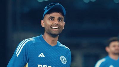 'थक रहे हो क्या...', IND vs BAN मैच से पहले नेट्स में भारतीय बल्लेबाजों की तैयारी देख सूर्यकुमार यादव का रिएक्शन वायरल, Video SportsTak Hindi