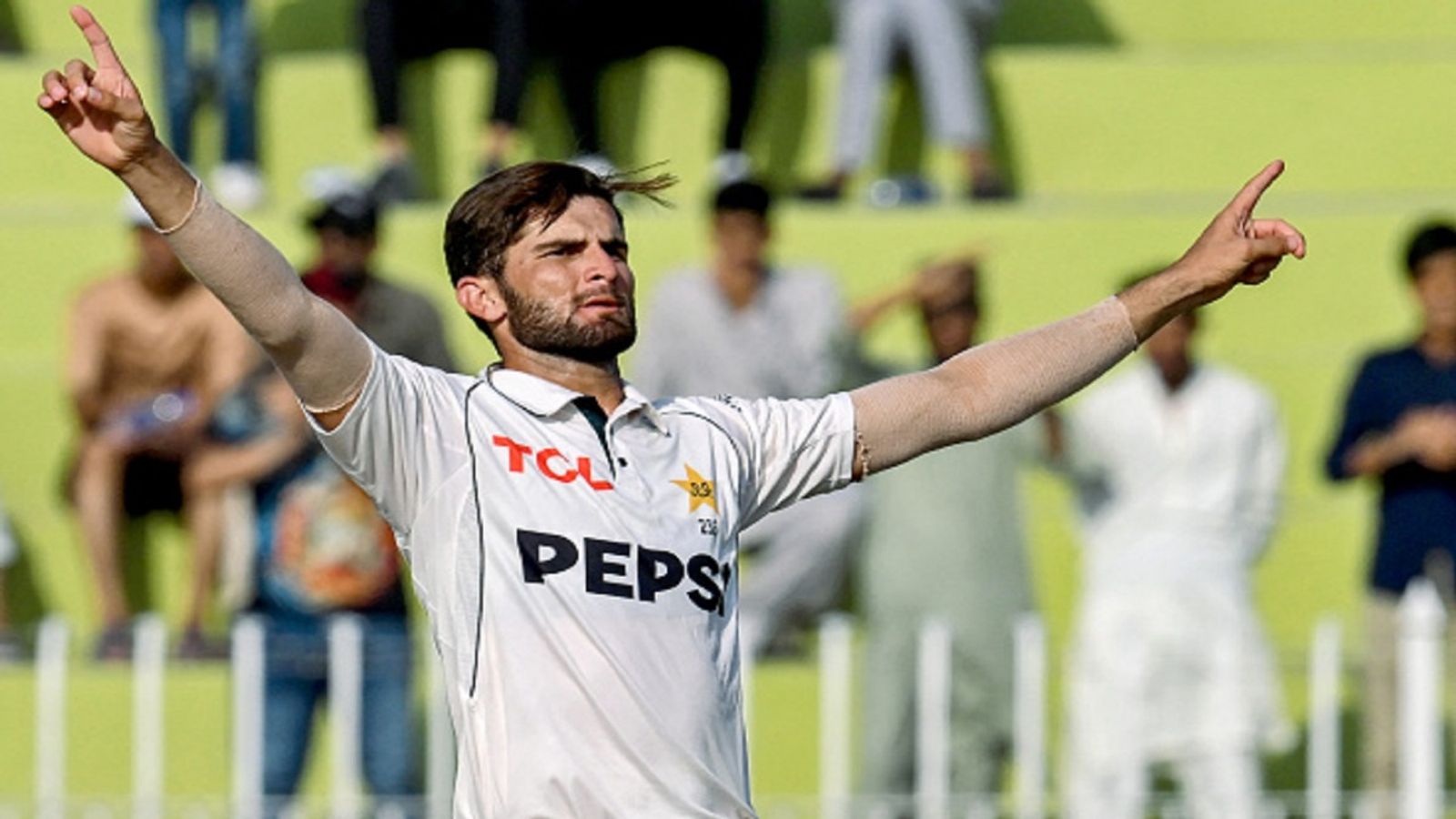 इंग्लैंड के खिलाफ पहले टेस्ट के लिए पाकिस्तान की Playing XI का ऐलान, शाहीन शाह अफरीदी समेत चोटिल तेज गेंदबाज की वापसी तो तीन स्टार खिलाड़ी हुए बाहर इंग्लैंड के खिलाफ पहले टेस्ट के लिए पाकिस्तान की Playing XI का ऐलान, शाहीन शाह अफरीदी समेत चोटिल तेज गेंदबाज की वापसी तो तीन स्टार खिलाड़ी हुए बाहर