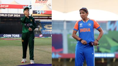 IND vs PAK : पाकिस्तान ने जीता टॉस, भारत को लगा तगड़ा झटका और पूजा वस्त्राकर हुई बाहर, जानें दोनों टीमों की Playing XI पाकिस्तान की कप्तान फातिमा सना और टीम इंडिया की कप्तान हरमनप्रीत कौर