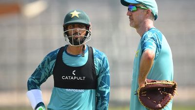 पाकिस्तानी बैटर्स की खुली पोल, हेड कोच जेसन गिलेस्पी ने बीच मैदान पर लगाई बल्लेबाजों को डांट, जानें पूरा मामला SportsTak Hindi