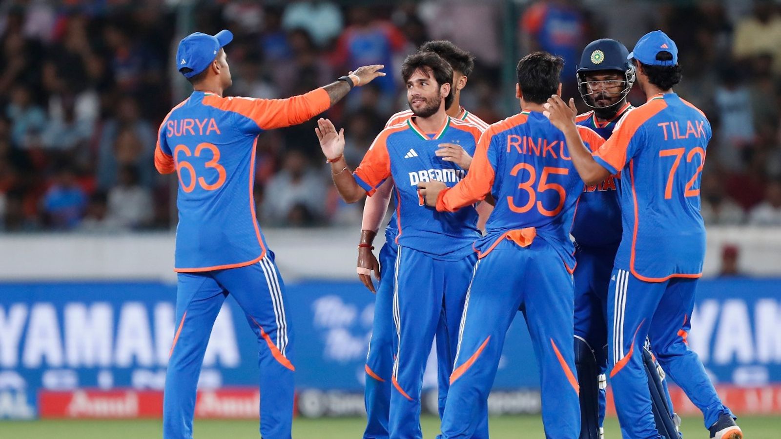 बुमराह- कुलदीप से भी आगे निकले रवि बिश्नोई, बांग्लादेश के खिलाफ 3 विकेट लेकर रचा इतिहास, ऐसा करने वाले बने पहले भारतीय बुमराह- कुलदीप से भी आगे निकले रवि बिश्नोई, बांग्लादेश के खिलाफ 3 विकेट लेकर रचा इतिहास, ऐसा करने वाले बने पहले भारतीय