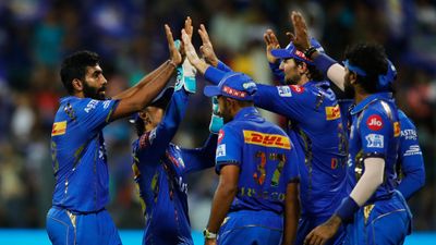 मुंबई इंडियंस ने भारत को टी20 वर्ल्ड कप जिताने वाले दिग्गज को बनाया कोच, IPL 2025 से पहले लिया बड़ा फैसला! SportsTak Hindi