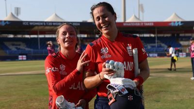 Women T20 World Cup: इंग्लैंड ने स्कॉटलैंड को 10 ओवर में 10 विकेट से धोया, 110 रन के लक्ष्य को बनाया खिलौना SportsTak Hindi