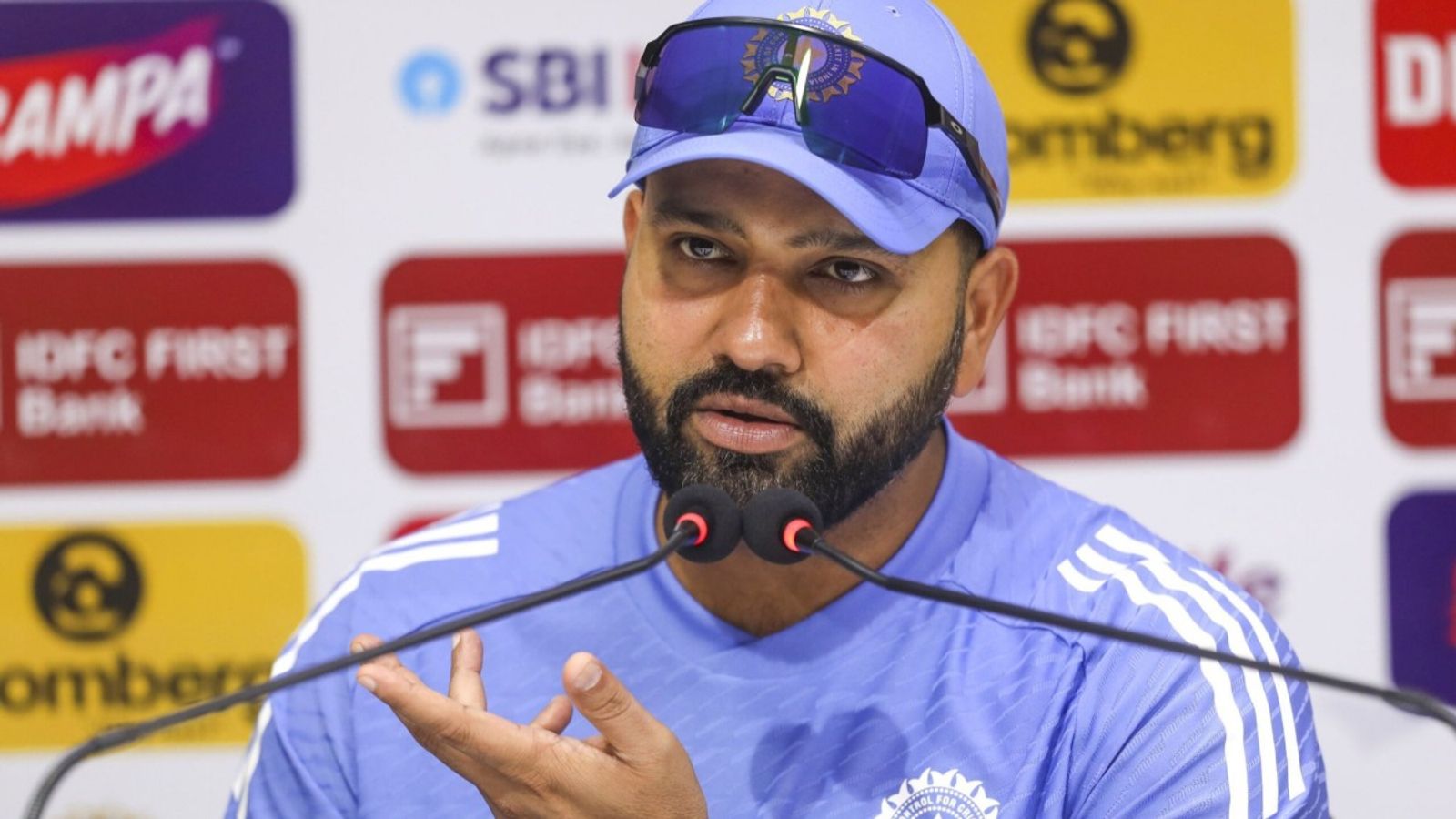 न्यूजीलैंड टेस्ट से पहले गौतम गंभीर-रोहित शर्मा में मतभेद आए सामने, टीम इंडिया के कप्तान ने प्रेस कॉन्फ्रेंस में किया बड़ा कमेंट न्यूजीलैंड टेस्ट से पहले गौतम गंभीर-रोहित शर्मा में मतभेद आए सामने, टीम इंडिया के कप्तान ने प्रेस कॉन्फ्रेंस में किया बड़ा कमेंट