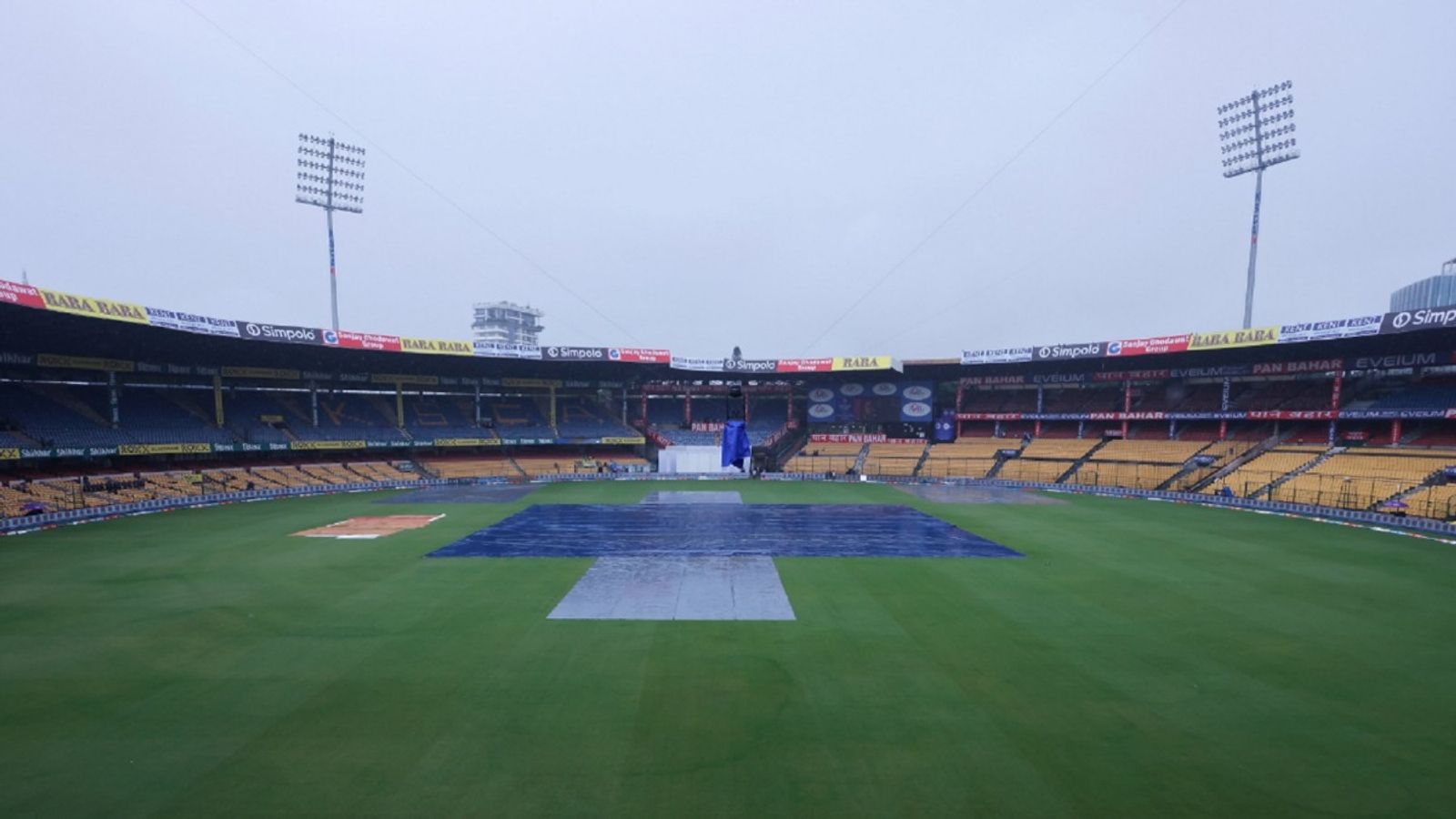 IND vs NZ: बेंगलुरु टेस्ट का पहला सेशन धुला, दूसरे पर भी खतरा, जानें पहले दिन कितने ओवर का हो सकता है खेल? IND vs NZ: बेंगलुरु टेस्ट का पहला सेशन धुला, दूसरे पर भी खतरा, जानें पहले दिन कितने ओवर का हो सकता है खेल?