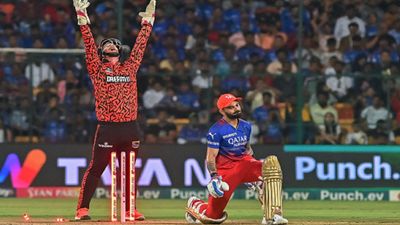 साउथ अफ्रीका के इस स्टार को 23 करोड़ रुपये देगी सनराइजर्स हैदराबाद! आईपीएल 2025 मेगा ऑक्शन से पहले टॉप 3 रिटेंशन को लेकर बड़ा खुलासा SportsTak Hindi