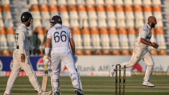 PAK vs ENG: साजिद खान ने अंग्रेजों को पस्त कर पाकिस्तान के लिए पलटा खेल, अकेले चले डकेट, इंग्लैंड ने 239 रन ठोक गंवाए 6 विकेट