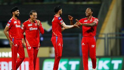 IPL 2025: पंजाब किंग्स के कोचिंग स्टाफ में होगा यह बदलाव, रिकी पोंटिंग दिल्ली कैपिटल्स से इस दिग्गज को लाएंगे साथ! Punjab Kings Arrive Early in Guwahati for IPL Match Against Rajasthan Royals