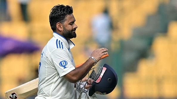 Rishabh Pant : सिर्फ 1 रन से महेंद्र सिंह धोनी का बड़ा रिकॉर्ड तोड़ने से चूके ऋषभ पंत, 99 पर आउट होने से दर्द भरे क्लब में हुई एंट्री 