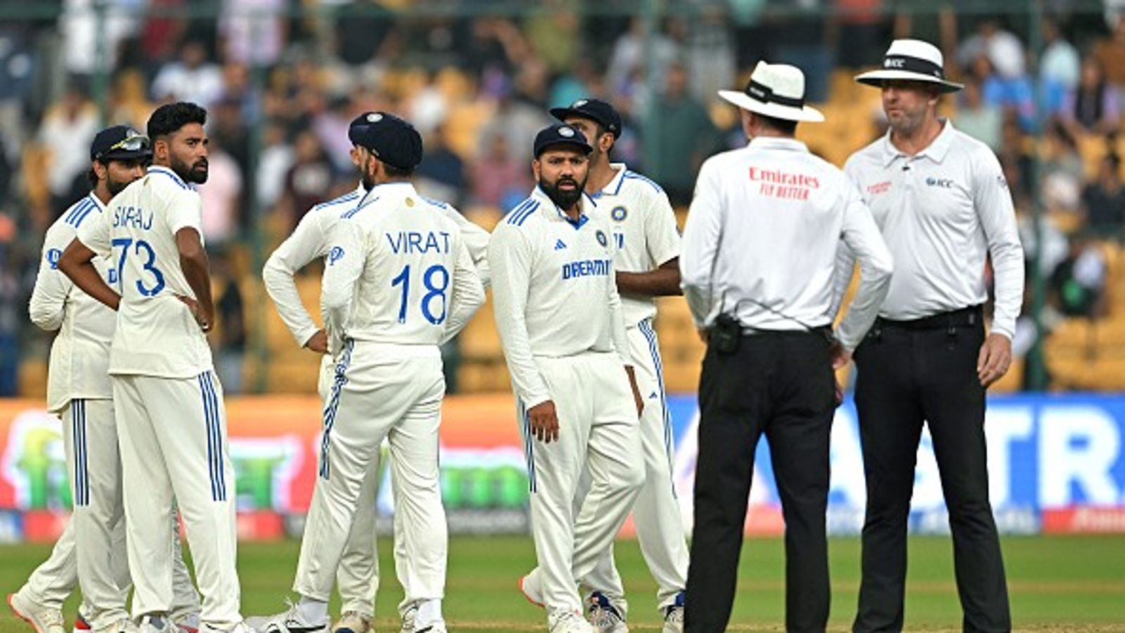 IND VS NZ :  बेंगलुरु टेस्ट के आखिरी दिन टीम इंडिया की जीत पर भारी मुसीबत! न्यूजीलैंड के मंसूबों पर भी फिर सकता है पानी, जानिए ये बड़ा कारण ? IND VS NZ :  बेंगलुरु टेस्ट के आखिरी दिन टीम इंडिया की जीत पर भारी मुसीबत! न्यूजीलैंड के मंसूबों पर भी फिर सकता है पानी, जानिए ये बड़ा कारण ?