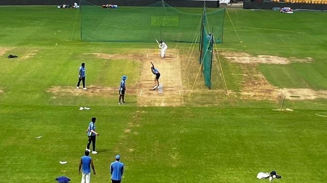 IND vs NZ: न्यूजीलैंड से हारते ही भारतीय बल्लेबाज ड्रेसिंग रूम से पैड पहन सीधे पहुंचा पिच पर, खाली मैदान पर जमकर की बैटिंग, VIDEO