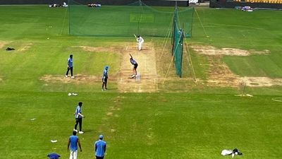 IND vs NZ: न्यूजीलैंड से हारते ही भारतीय बल्लेबाज ड्रेसिंग रूम से पैड पहन सीधे पहुंचा पिच पर, खाली मैदान पर जमकर की बैटिंग, VIDEO SportsTak Hindi