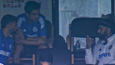 IND vs NZ: न्यूजीलैंड से हार के तुरंत बाद अभिषेक नायर और गौतम गंभीर से बात करने पहुंचा ये खिलाड़ी, जानें पूरा मामला SportsTak Hindi