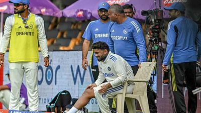 ऋषभ पंत न्यूजीलैंड के खिलाफ दूसरे टेस्ट से क्या होंगे बाहर? कप्तान रोहित शर्मा ने बेंगलुरु टेस्ट में हार के बाद दी बड़ी अपडेट SportsTak Hindi