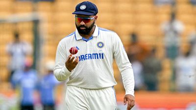 न्यूजीलैंड के हाथों बेंगलुरु टेस्ट गंवाने के बाद वर्ल्ड टेस्ट चैंपियनशिप 2023-2025 फाइनल के लिए कैसे क्वालिफाई कर सकती हैं टीम इंडिया? यहां जानें पूरा समीकरण SportsTak Hindi