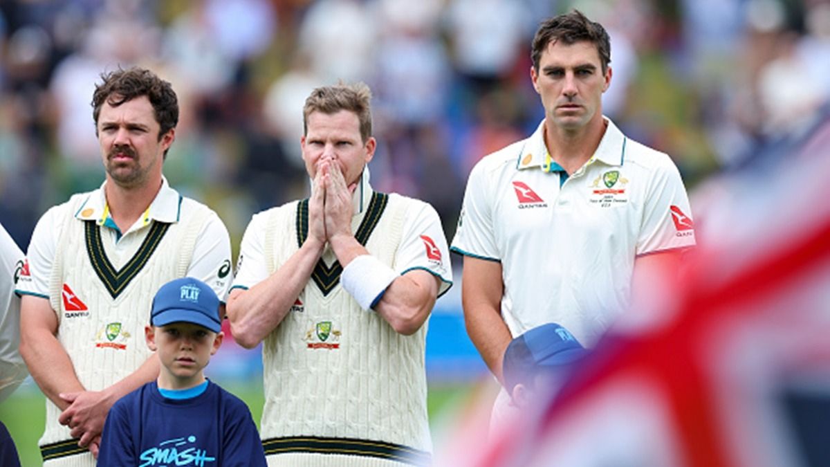 Steve Smith (centre) standing alongside captain Pat Cummins (right) and Travis Head (left)