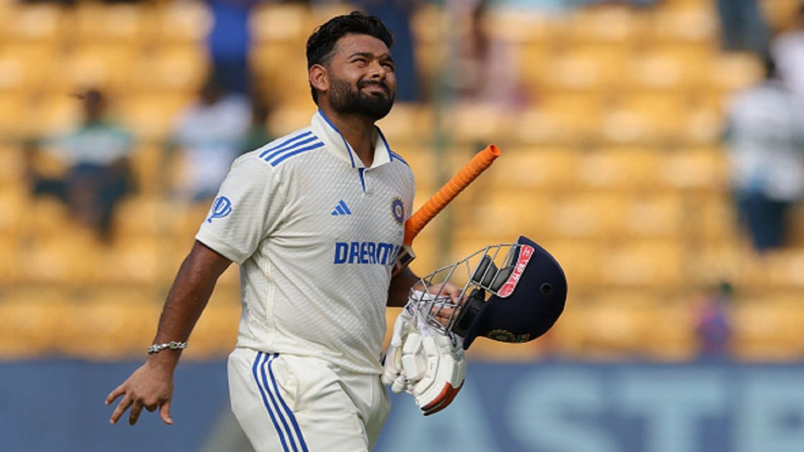 'कभी-कभी चुप रहना...', न्यूजीलैंड के खिलाफ बेंगलुरु टेस्ट में टीम इंडिया की हार के बाद ऋषभ पंत के अजीब पोस्ट ने किया हैरान आउट होने के बाद पवेलियन लौटते ऋषभ पंत