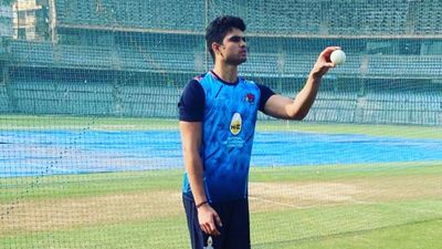 अर्जुन तेंदुलकर की गेंदों ने मचाया कत्लेआम, बल्लेबाजों की आई शामत, 6 विकेट चटकाकर टीम को दिलाई लगाई दूसरी जीत SportsTak Hindi