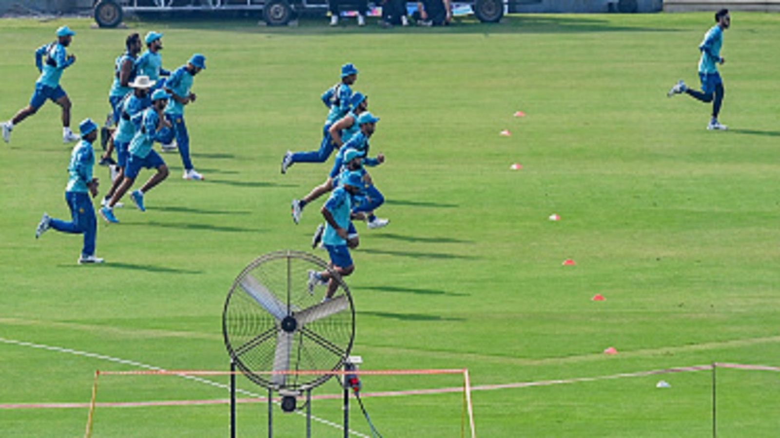 इंग्लैंड के खिलाफ तीसरे टेस्ट से पहले पंखे, हीटर और काले कपड़े के साथ पाकिस्तानी चयनकर्ताओं ने क्यों डाला रावलपिंडी में डेरा? इंग्लैंड के खिलाफ तीसरे टेस्ट से पहले पंखे, हीटर और काले कपड़े के साथ पाकिस्तानी चयनकर्ताओं ने क्यों डाला रावलपिंडी में डेरा?