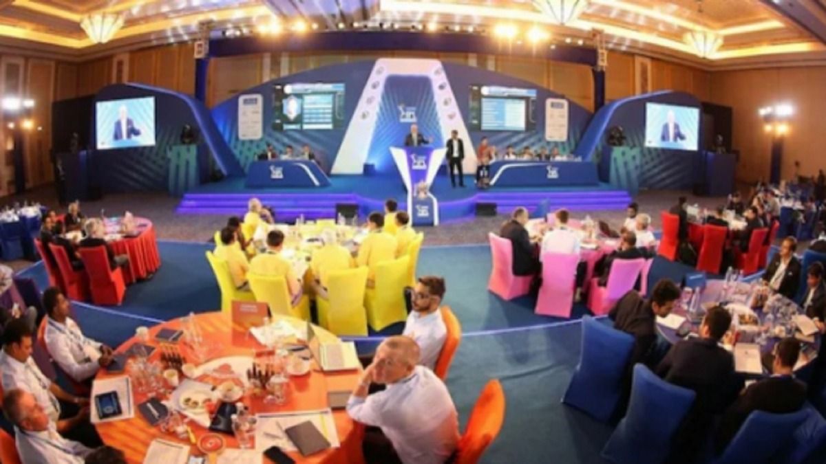 IPL 2025 की 10 टीमें इन खिलाड़ियों को करेंगी रिटेन? जानिए रोहित-धोनी, पंत से लेकर बुमराह तक कौन बचेगा और किसकी होगी छुट्टी!