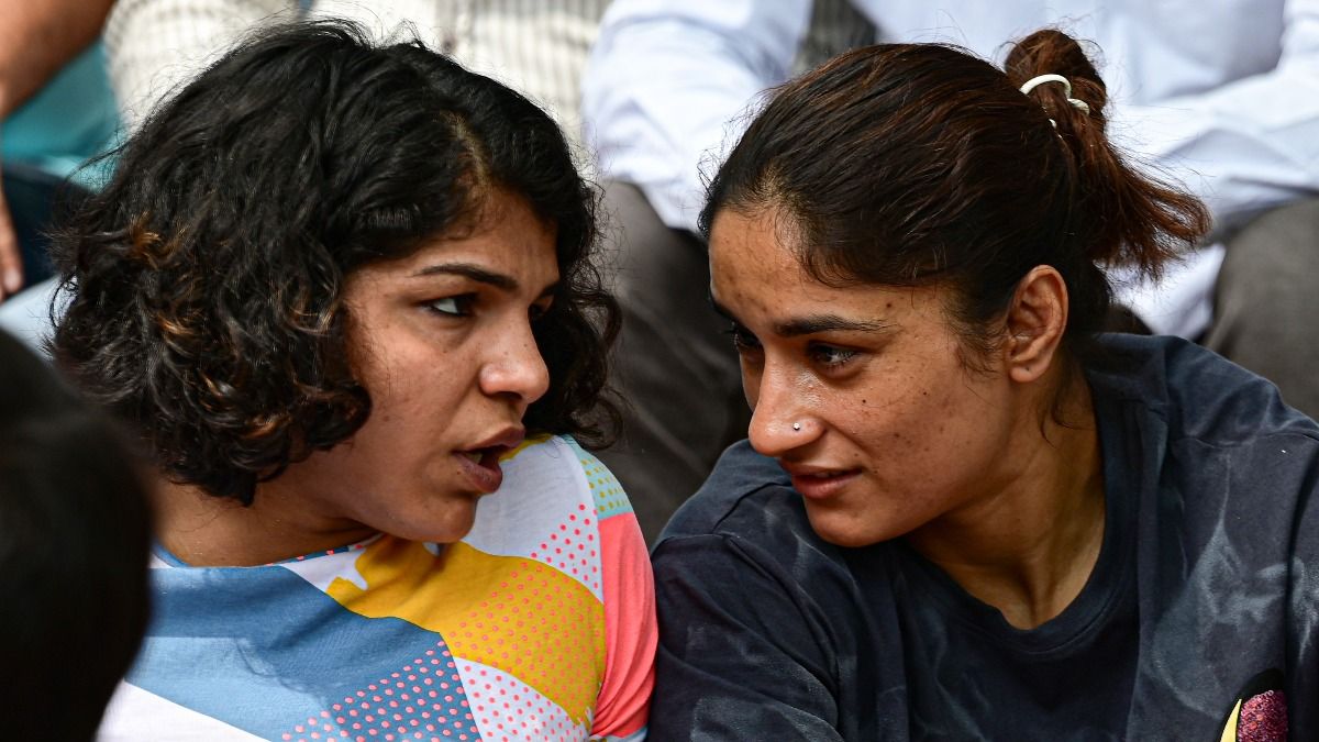 Sakshi Malik (L) and Vinesh Phogat were the face of the wrestlers' protest against Brij Bhushan Sharan Singh. (Photo: India Today)