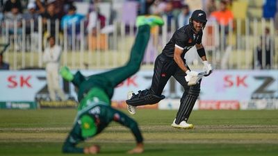 World Record : वनडे इतिहास की सबसे तेज डबल सेंचुरी ठोक न्यूजीलैंड के ओपनर ने रचा इतिहास, श्रीलंका दौरे पर टीम में जगह तक नहीं मिली थी चाड बोवेस