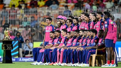 राजस्थान रॉयल्स में इन तीन खिलाड़ियों की जगह सुरक्षित! IPL 2025  मेगा ऑक्शन से पहले फ्रेंचाइज के रिटेंशन प्लान का खुलासा SportsTak Hindi