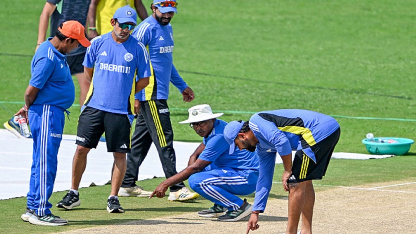 बेंगलुरु टेस्ट के बाद सभी की निगाहें पुणे की पिच पर जमी, जानिए 46 ऑलआउट वाली है या 500 पार होंगे! बेंगलुरु टेस्ट के बाद सभी की निगाहें पुणे की पिच पर जमी, जानिए 46 ऑलआउट वाली है या 500 पार होंगे!