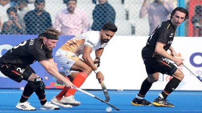 IND vs GER: पहले टेस्ट में वर्ल्ड चैंपियन ने दी भारत को मात, ओपनिंग मैच में कप्तान ने गंवाया स्कोर का मौका SportsTak Hindi