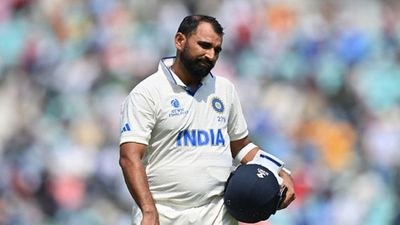 मोहम्मद शमी की जगह 22 साल के बॉलिंग सेंसेशन को भारतीय टीम में शामिल करने की मांग, बॉर्डर-गावस्कर ट्रॉफी से पहले दिग्गज ने छेड़ी बहस SportsTak Hindi