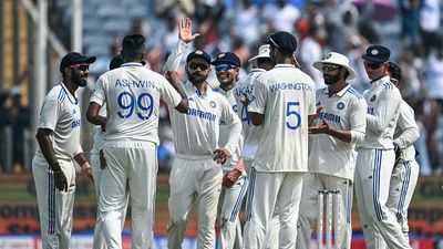 तमिलनाडु के दो लड़कों ने रचा इतिहास, भारत के लिए पहली बार ऑफ स्पिनर्स ने लिए टेस्ट पारी के सभी 10 विकेट SportsTak Hindi
