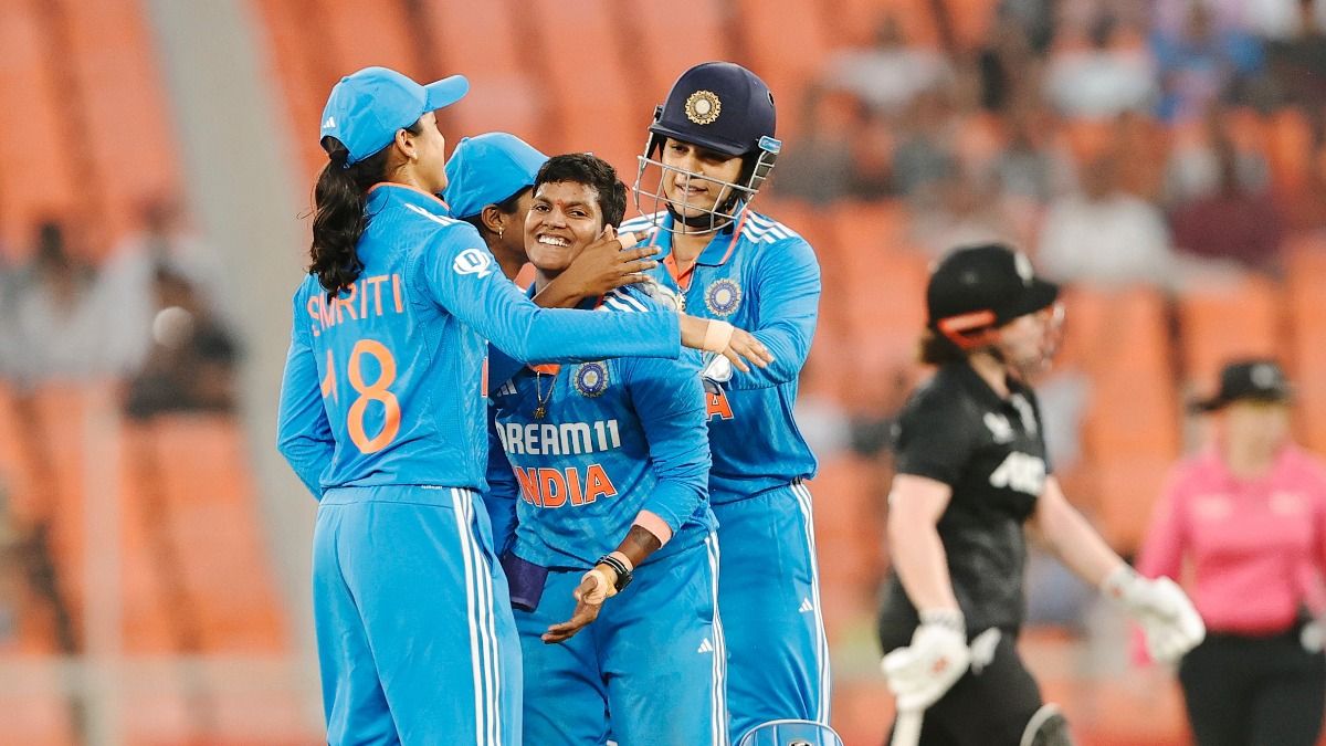 INDW vs NZW: वर्ल्ड चैंपियन बनने के 4 दिन के भीतर ही भारत ने न्यूजीलैंड को दी करारी मात, तेजल और साइमा ने डेब्यू में दिलाई 59 रन से जीत