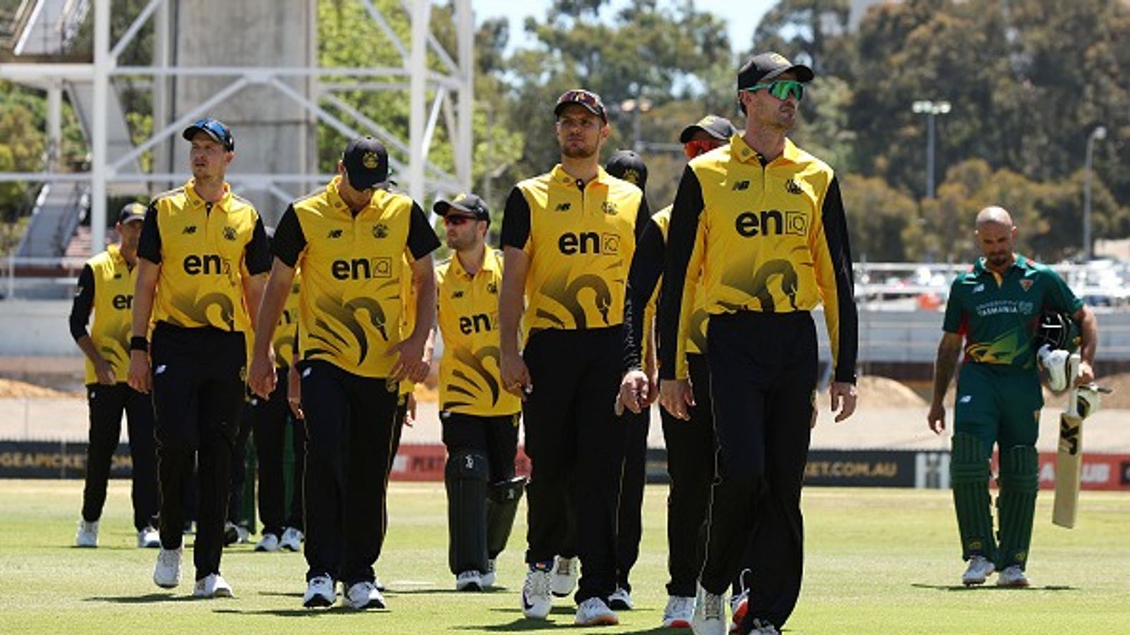 वनडे मैच में मचा हाहाकार, लगातार सात बल्लेबाज जीरो पर सिमटे, चिल्लर रनों पर जमींदोज हो गई पूरी टीम वनडे मैच में मचा हाहाकार, लगातार सात बल्लेबाज जीरो पर सिमटे, चिल्लर रनों पर जमींदोज हो गई पूरी टीम