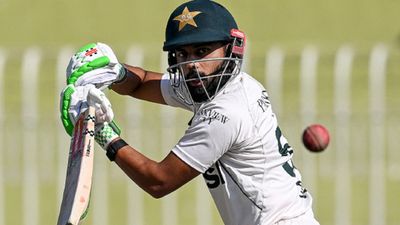 पाकिस्तान ने सीरीज जीत की तरफ बढ़ाए कदम, सऊद शकील के दम पर 344 रन बनाने के बाद इंग्लैंड को 24 रन पर दिए तीन झटके SportsTak Hindi